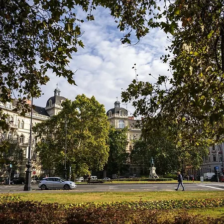 Apartment Millenium Heroes Budapest